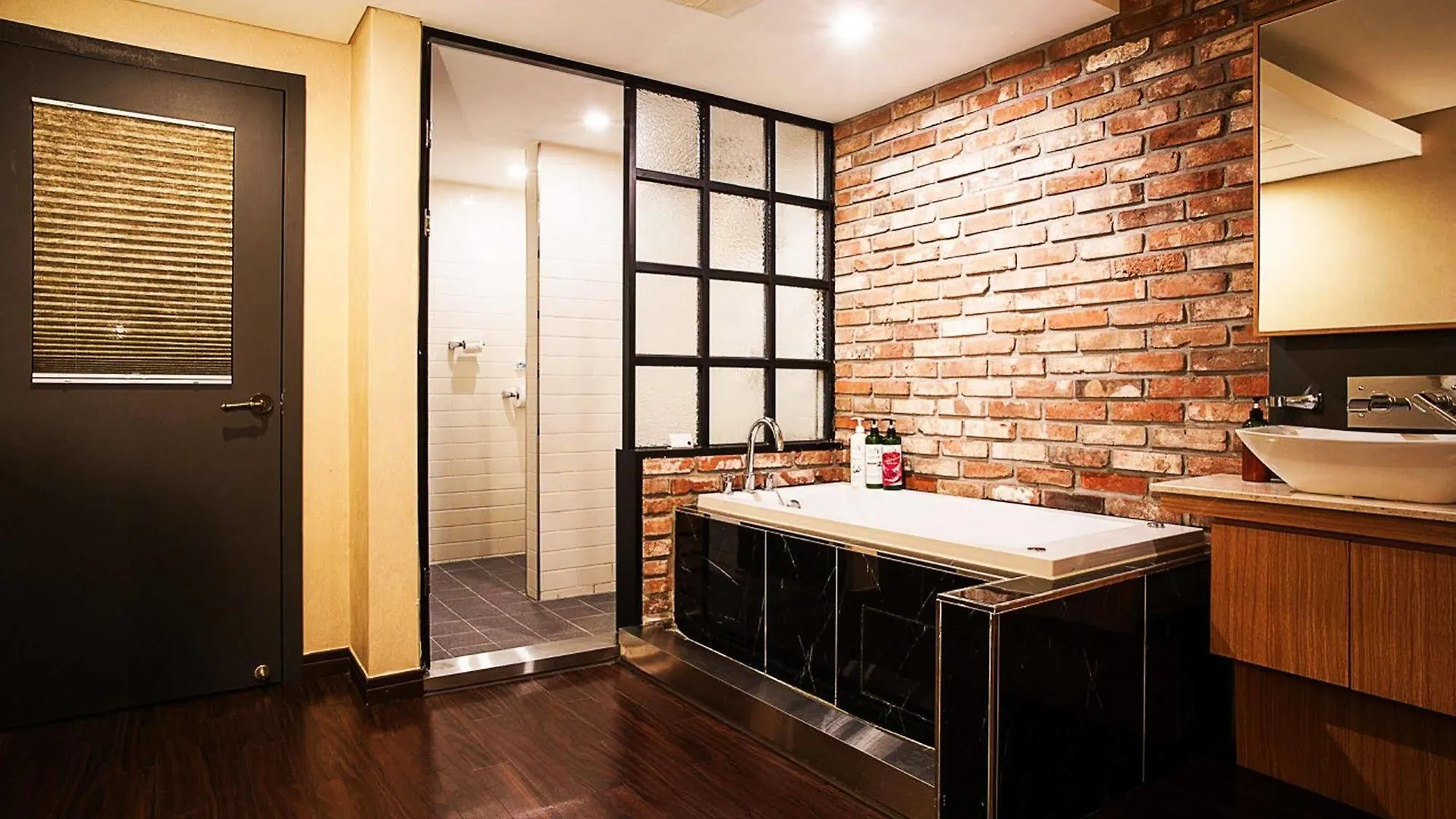 Motel Comma Hotel Busan