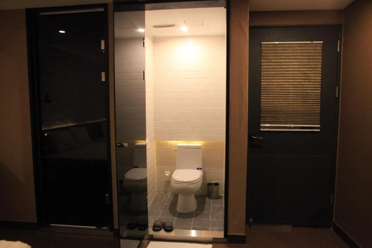 Comma Hotel Busan 2*,