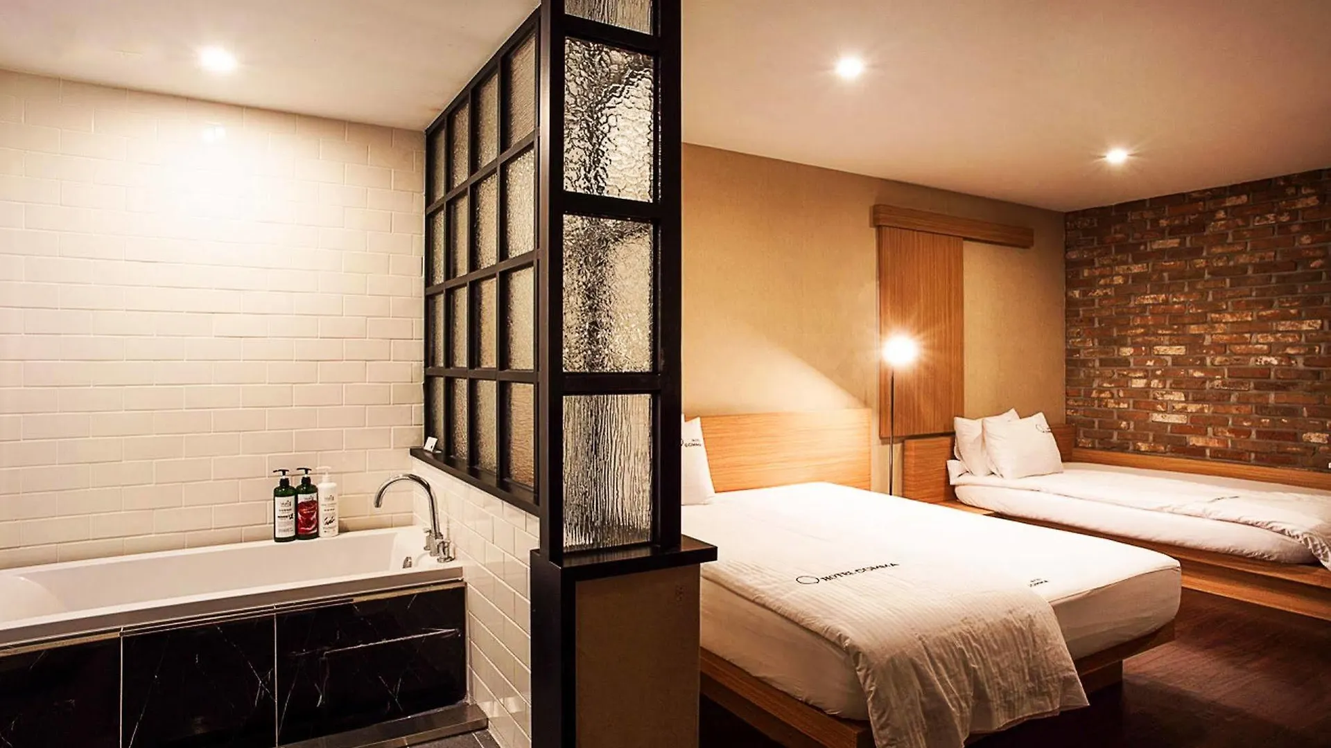 Motel Comma Hotel Pusan