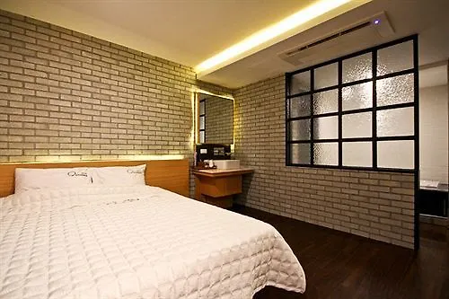 Comma Hotel Pusan 2*,
