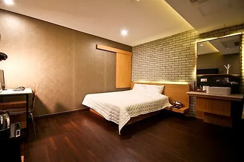 Comma Hotel Pusan Motel