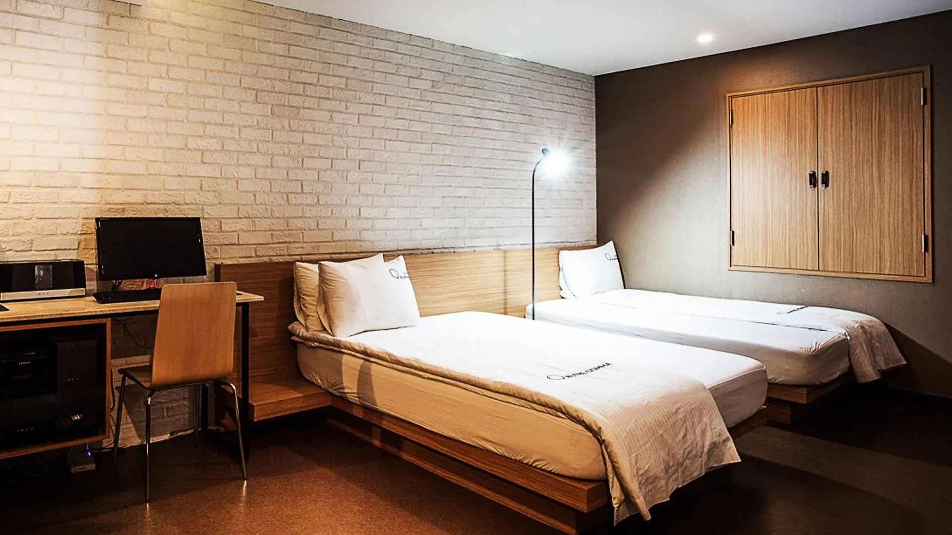 Motel Comma Hotel Busan